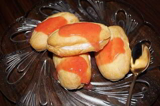 Клубничные эклеры