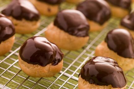 Профитроли с начинкой пралине