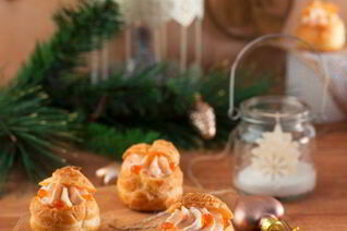 Профитроли с пармезаном и муссом из форели