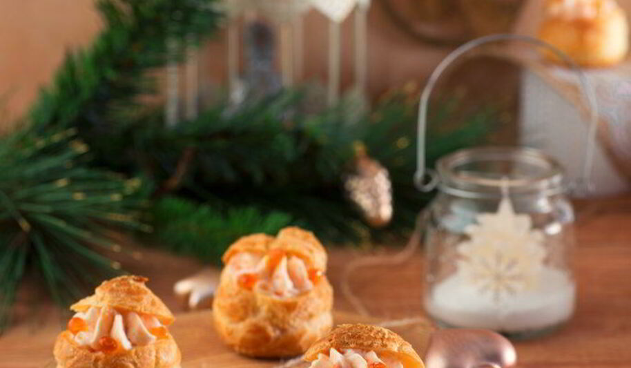 Рецепт профитролей с пармезаном и муссом из форели