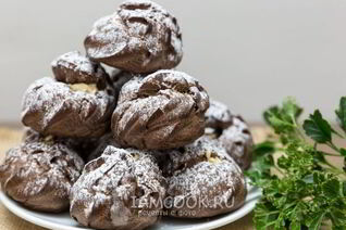 Шоколадные профитроли с кремом