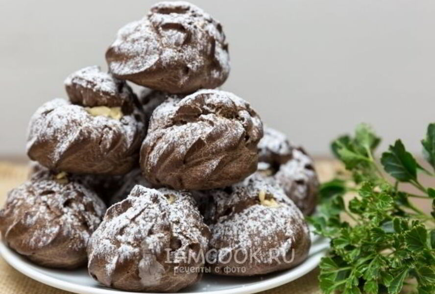 Шоколадные профитроли с кремом