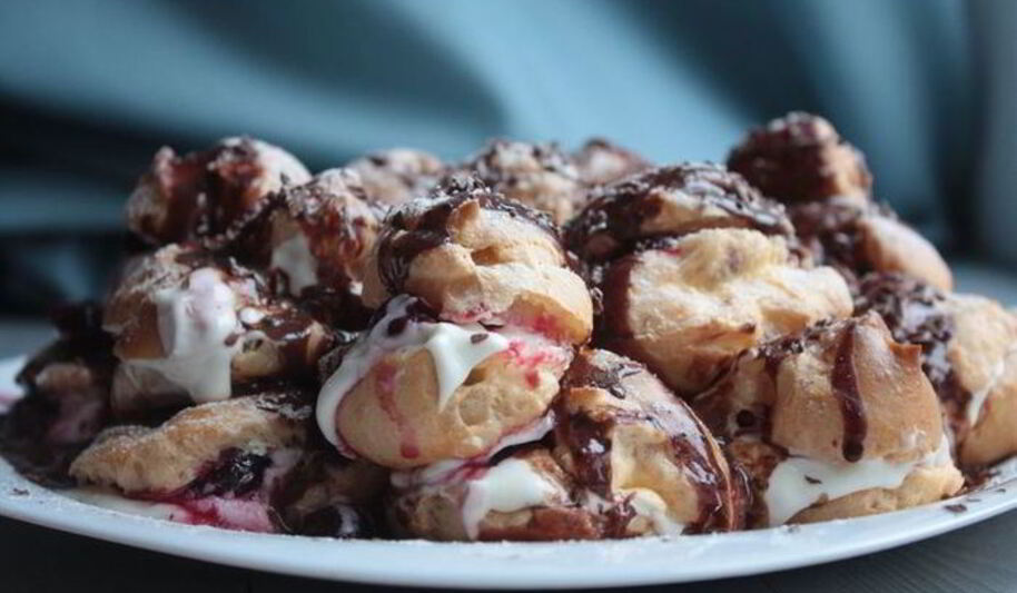 Рецепт торта из профитролей с вишней и шоколадом