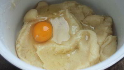 торт из профитролей с вишней и шоколадом