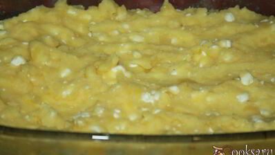 картофельная запеканка с говяжьим фаршем, пекинской капустой, кабачками и сыром сулугуни