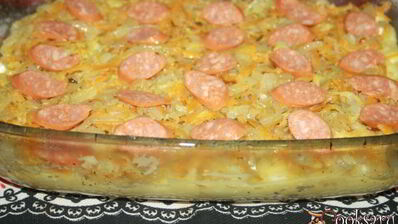 картофельная запеканка с говяжьим фаршем, пекинской капустой, кабачками и сыром сулугуни