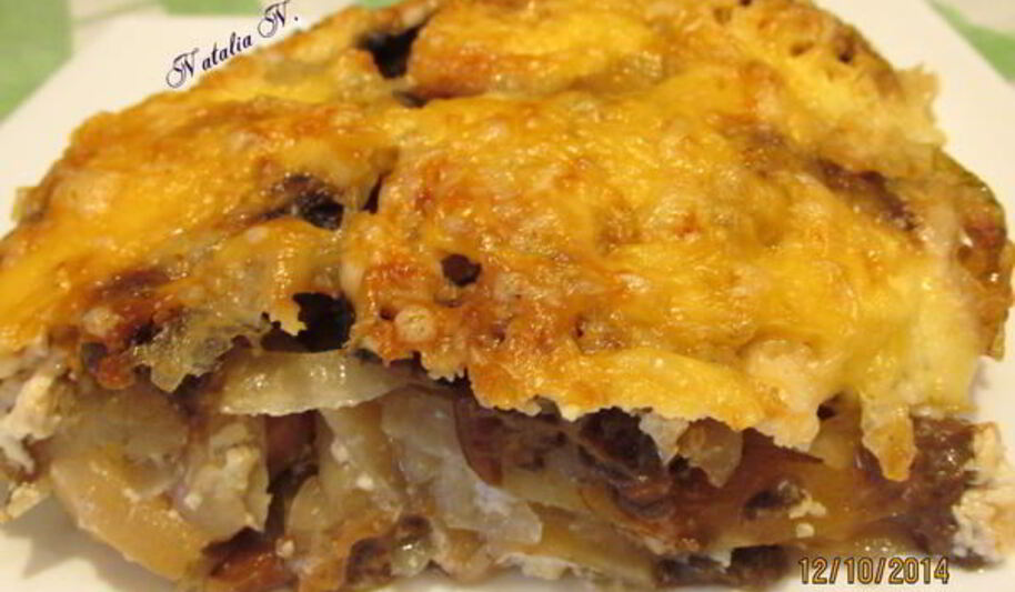 Рецепт картофельной запеканки с сосисками и грибами