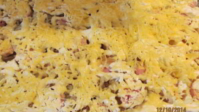 картофельная запеканка с сосисками и грибами