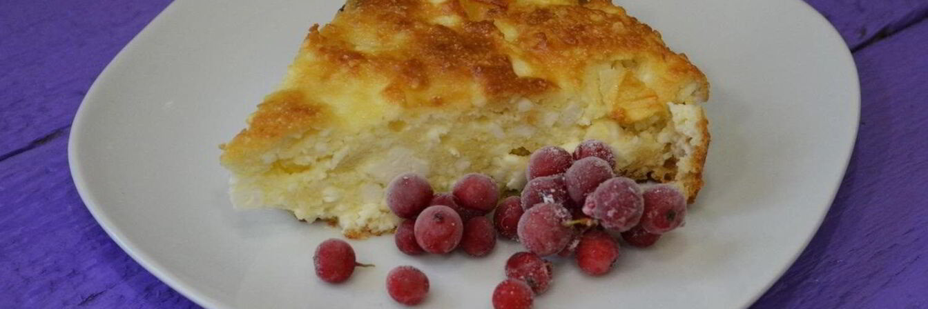 Пышная творожная запеканка с яблоками