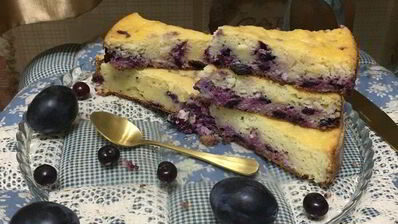 творожная запеканка с черной смородиной