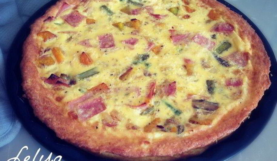 Рецепт тыквенной запеканки со спаржей, с сырной корочкой и колбаской из индейки