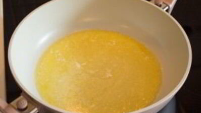 запеканка с индейкой, брокколи и картофелем под соусом бешамель