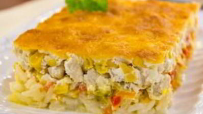 запеканка с рисом, куриным филе, кукурузой и овощами