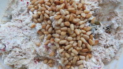 запеканка с тунцом, сыром и каперсами