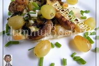 Запеканка с виноградом и грибами