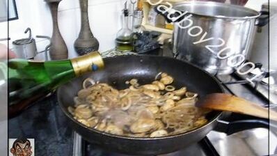 запеканка с виноградом и грибами