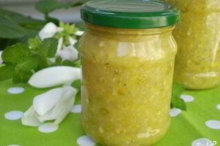 Аджика из кабачков на зиму острая
