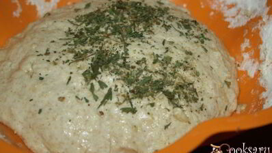 ароматный хлеб с цельнозерновой мукой и сухой кавказской аджикой ночного брожения