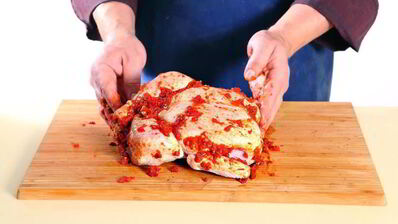 курица, запеченная с домашней аджикой и корнеплодами