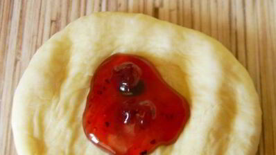 булочки с джемом и штрейзелем