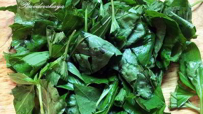 клубничный джем с базиликом и кедровыми орешками