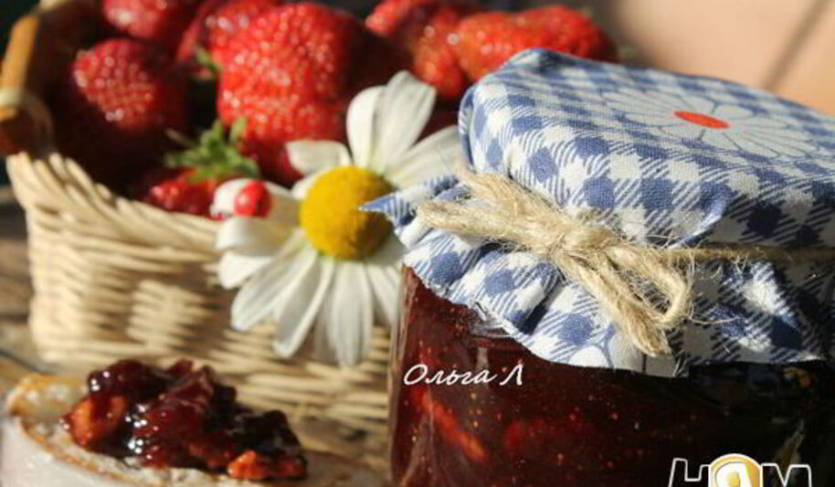 Рецепт клубничного джема с грецкими орехами