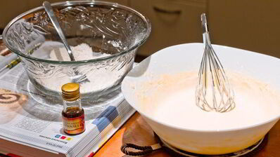 швейцарский рулет с малиновым джемом