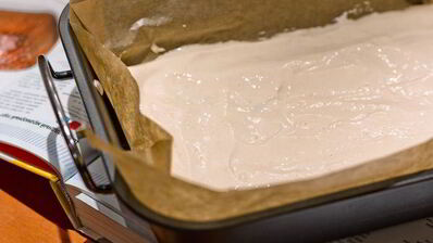 швейцарский рулет с малиновым джемом