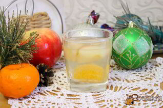 Ароматный компот из яблок и мандаринов
