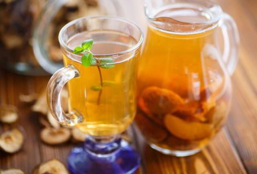 Компот из абрикосов и яблок