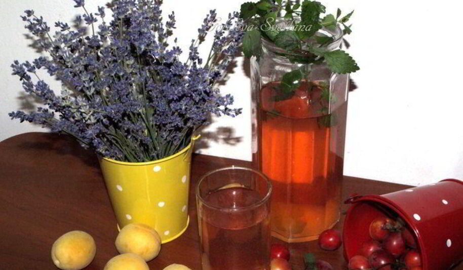 Рецепт компота из алычи с мелиссой