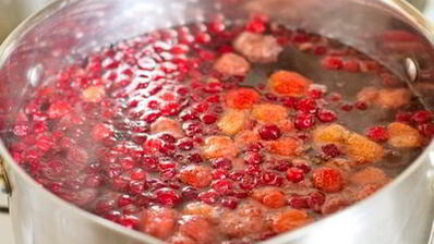 компот из клубники и клюквы
