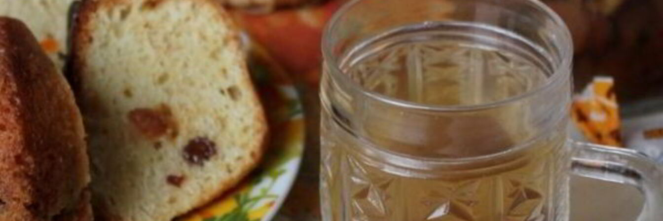 Компот из сушеных яблок с тимьяном