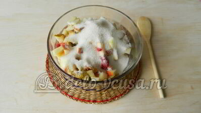 компот из яблок, груш и ягод