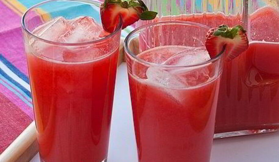 Рецепт компота из яблок и клубники