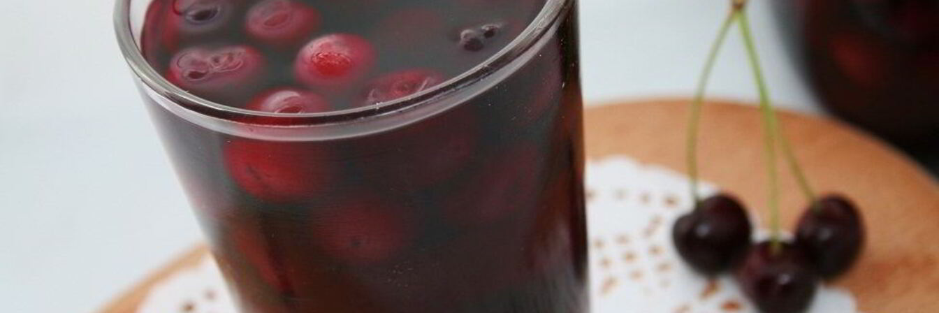 Летний компот из вишни