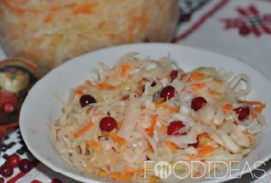 Квашеная капуста с клюквой