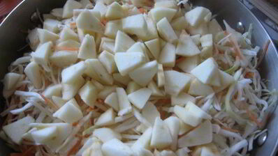 быстрая маринованная капуста с яблоками и медом