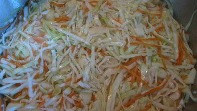 быстрая маринованная капуста с яблоками и медом