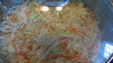 быстрая маринованная капуста с яблоками и медом