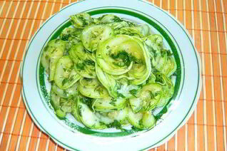 Быстрые маринованные кабачки мгновенного поедания