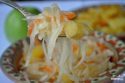 Капуста маринованная с яблоками