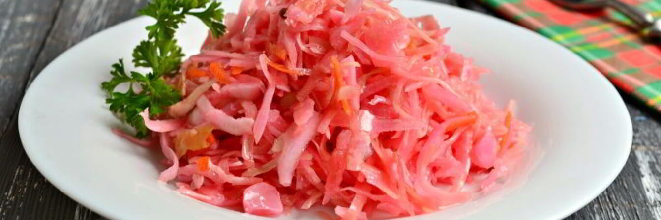 Капуста маринованная со свеклой