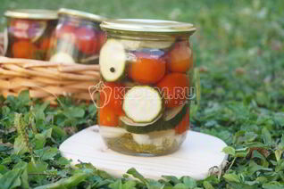 Маринованные кабачки с помидорами