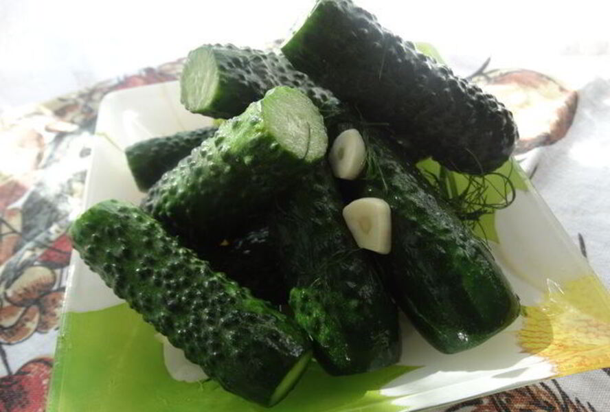 Хрустящие малосольные огурчики