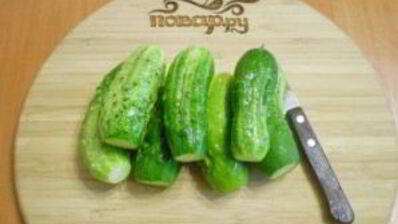 малосольные огурчики в кастрюле