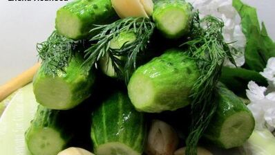 малосольные огурчики в минеральной воде