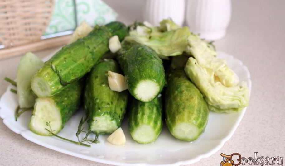Рецепт малосольных огурцов с молодой капустой