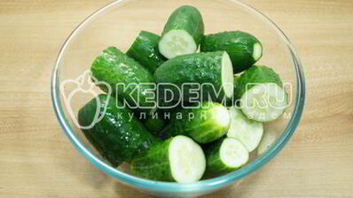 малосольные огурцы в банке