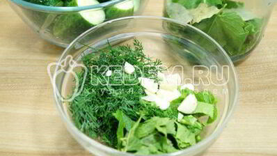 малосольные огурцы в банке